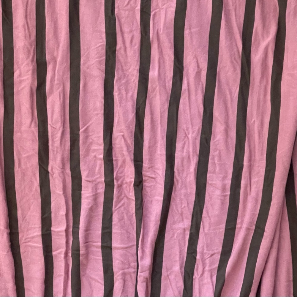 Acting Pro Extra Long Striped Top - Picture 8 of 9